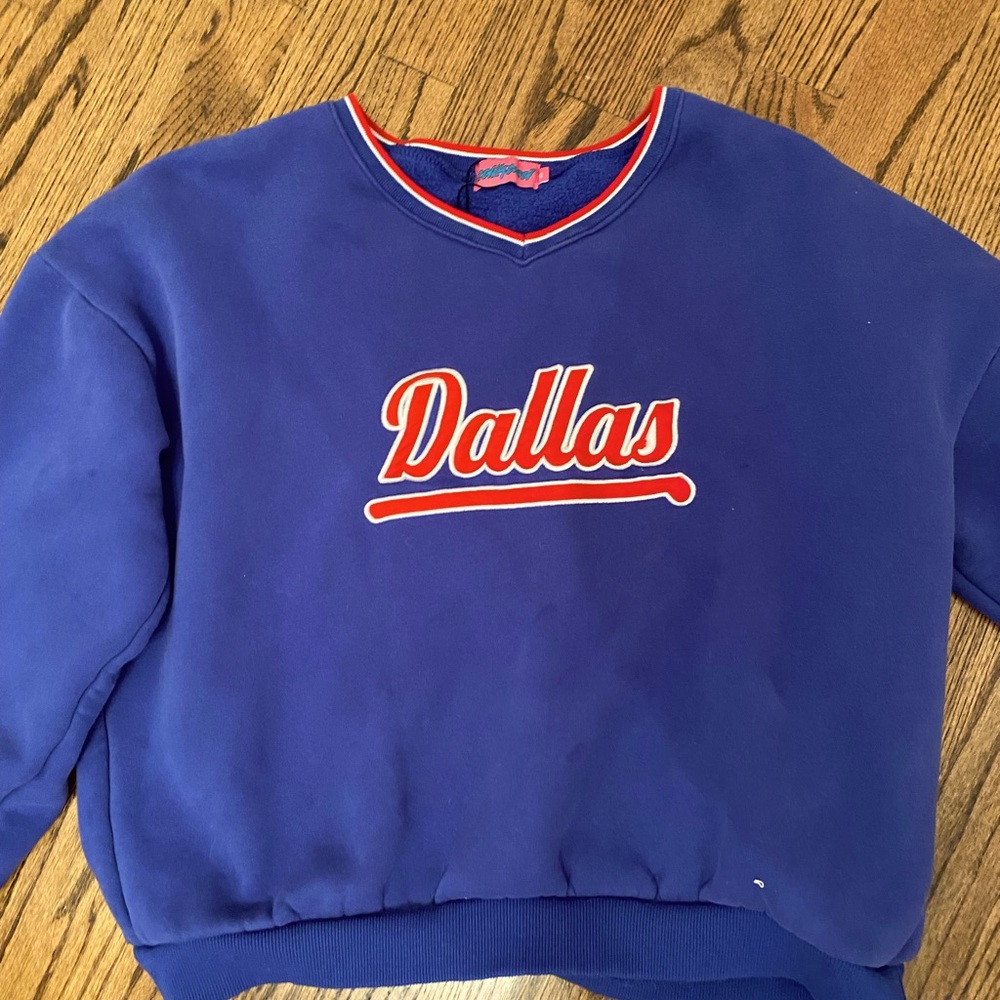 edikted dallas v neck crewneck